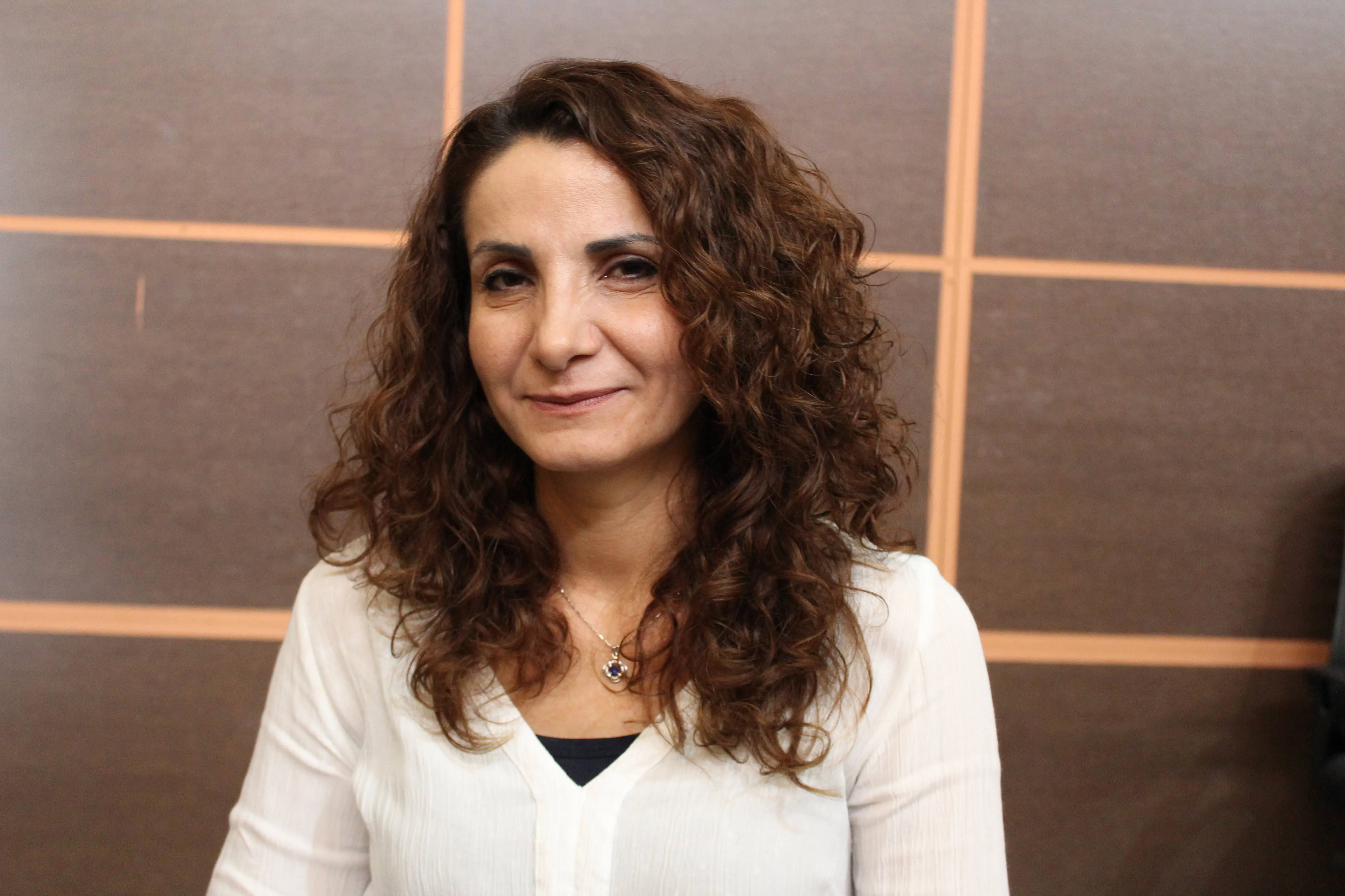 عبير حصاف: الأزمة تتعقد والحرب لن تنتهي إلا بالحوار بين السوريين