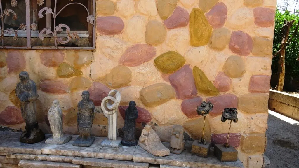 جسّد البيئة الفراتية بمنحوتاته الفنية