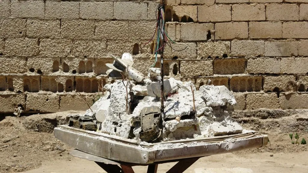 جسّد البيئة الفراتية بمنحوتاته الفنية