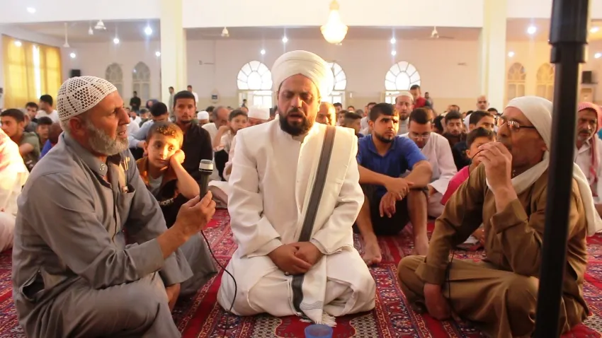   أهالي الطبقة والإدارة المدنية يؤديان صلاة العيد ويزورون أضرحة الشهداء