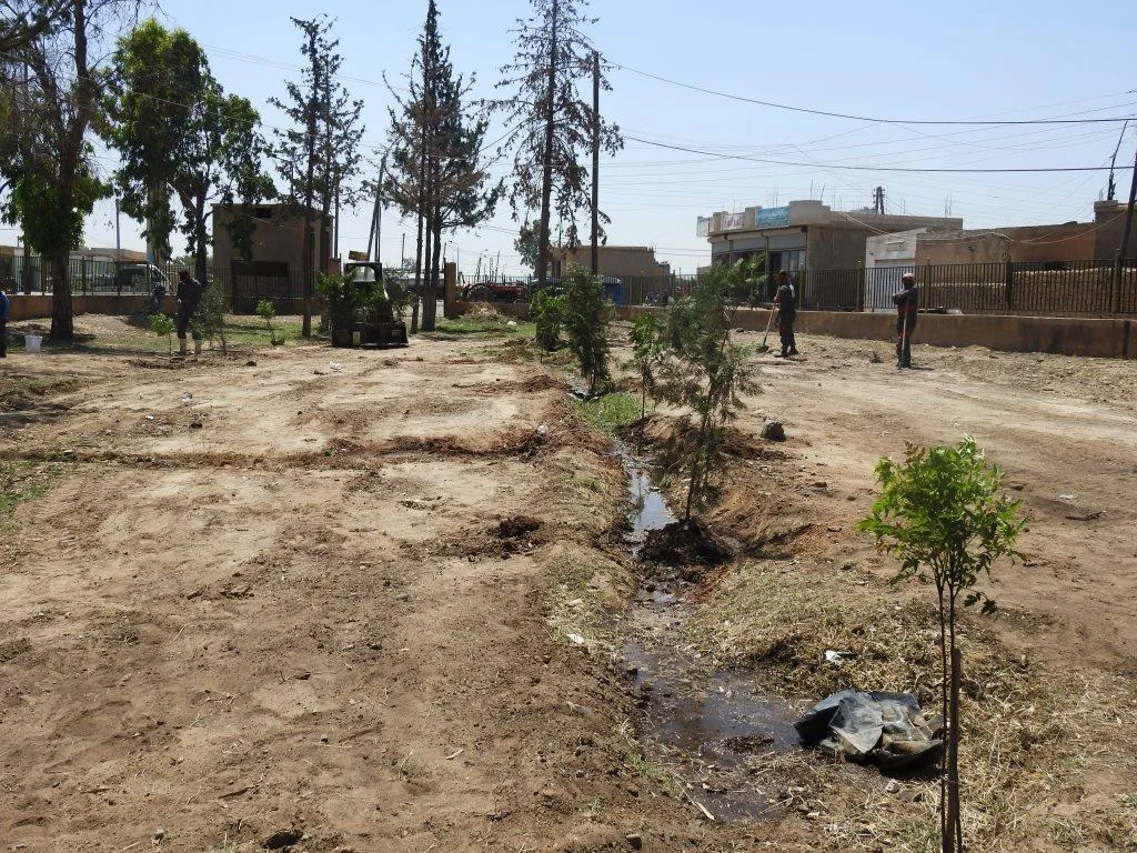 بلدية الحمرات تعيد الحياة إلى حدائق المنطقة