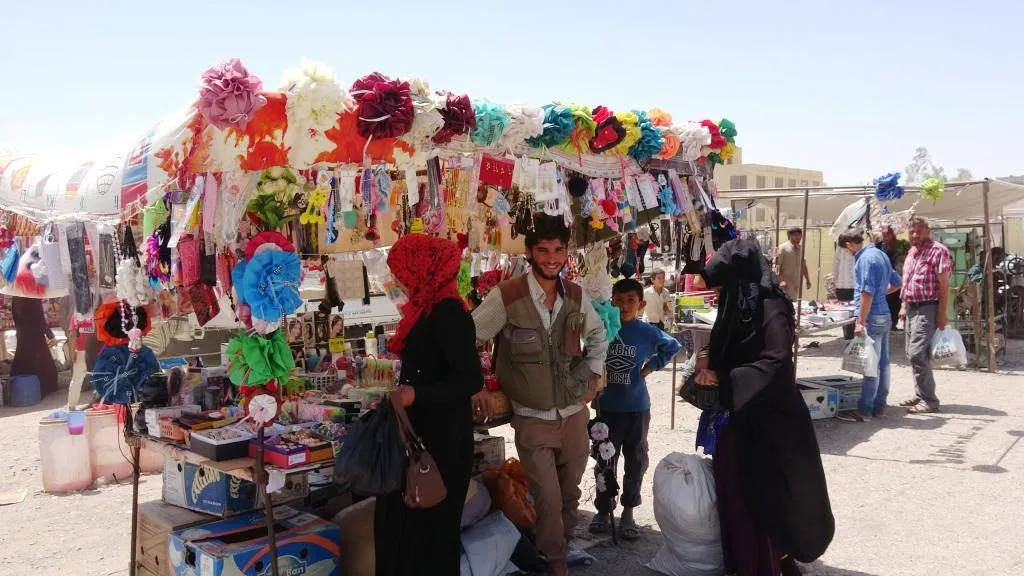 حلويات ولباس العيد.. طقوس تتوارثها عائلات ريف ديرالزور