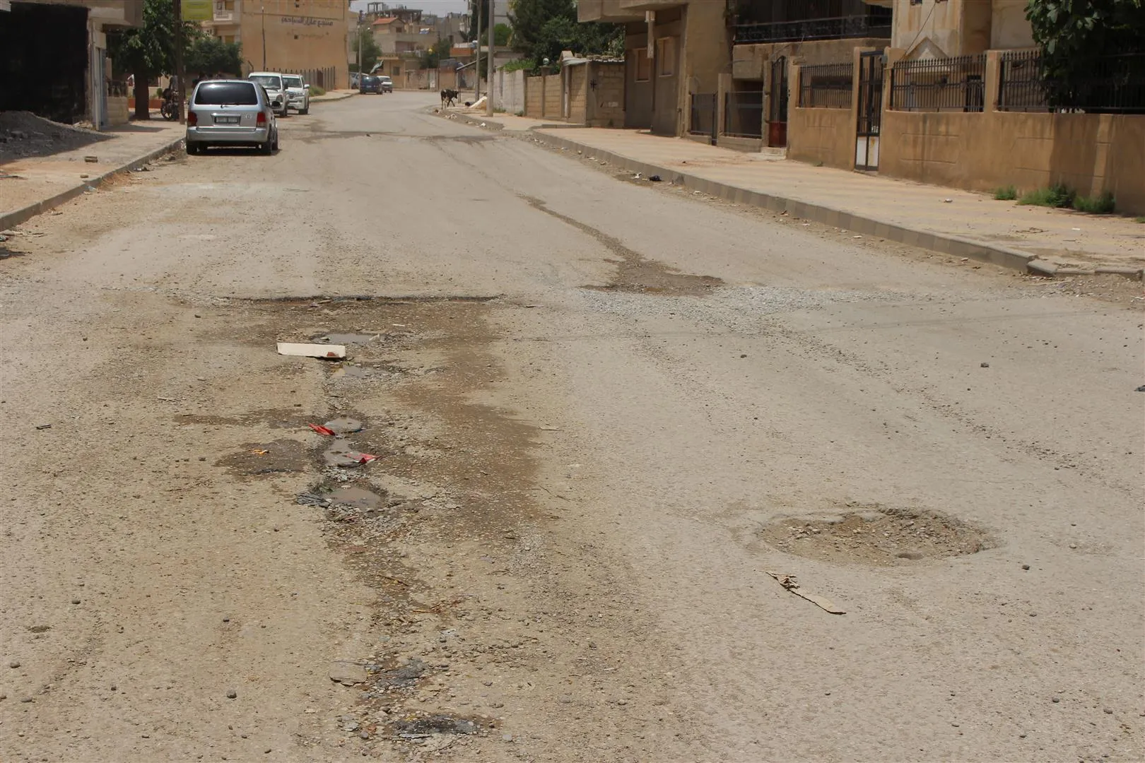 الطرق في ديرك مهترئة.. الأهالي يعانون والبلدية تتعهد بصيانتها