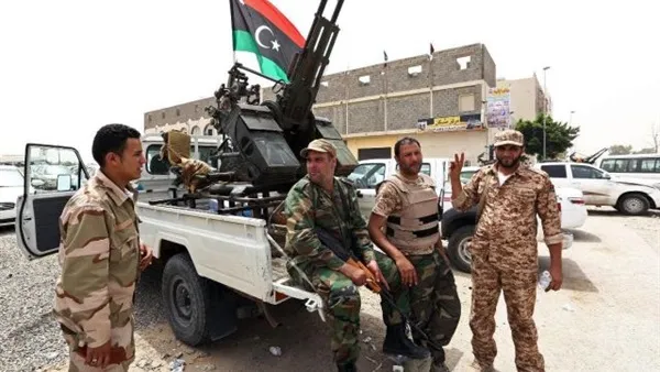 القوات الليبية تقصف مخازن أسلحة في درنه