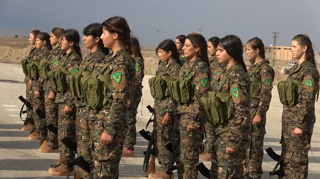 30 مقاتلة جديدة ينضممن لوحدات حماية المرأة