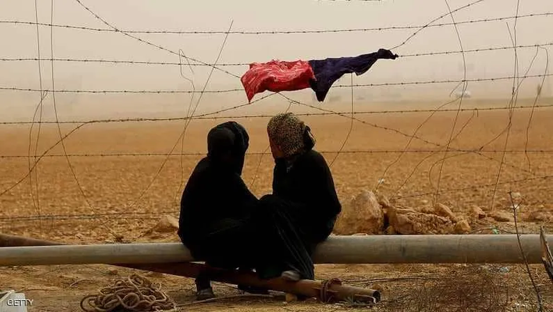 عامل إغاثة في سوريا يساوم الأرامل .. صور عارية ثمن الغذاء