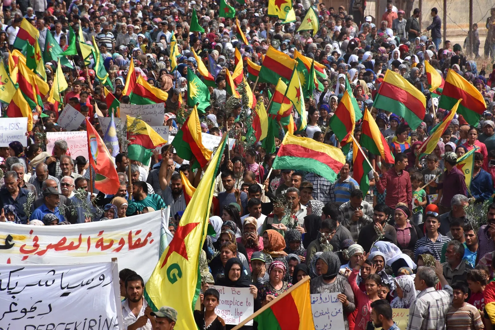 مهجرو عفرين يتساءلون عن جدوى الهيئات العالمية وينددون بالعدوان