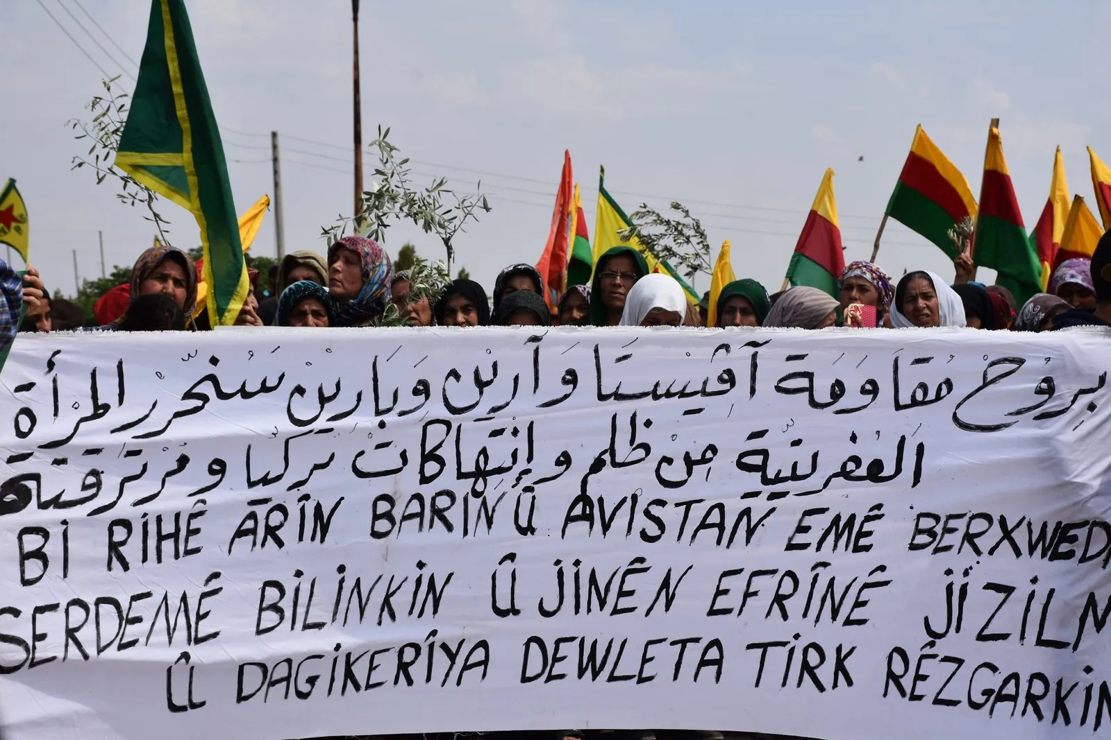 مهجرو عفرين يتساءلون عن جدوى الهيئات العالمية وينددون بالعدوان