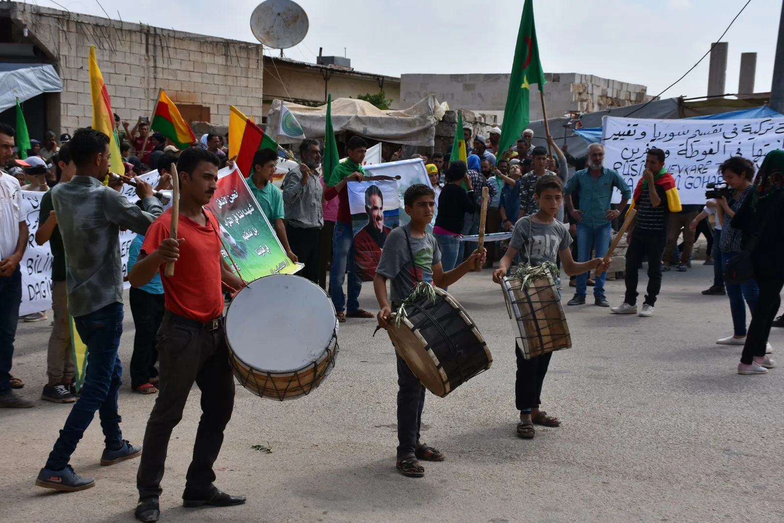 مهجرو عفرين يتساءلون عن جدوى الهيئات العالمية وينددون بالعدوان