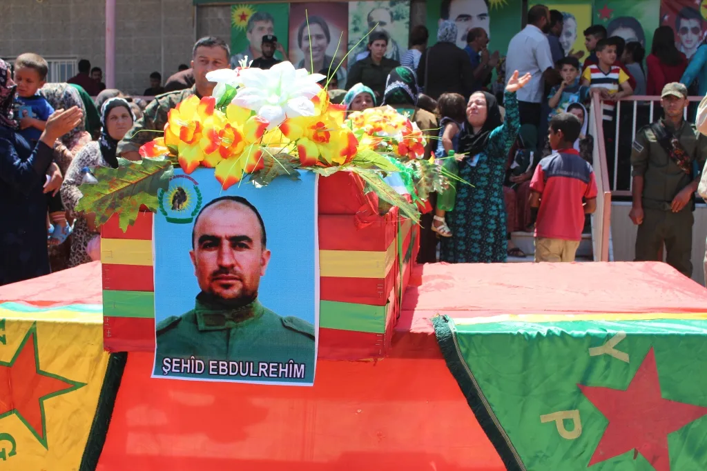جثمان الشهيد عبد الرحيم سعيد يوارى الثرى