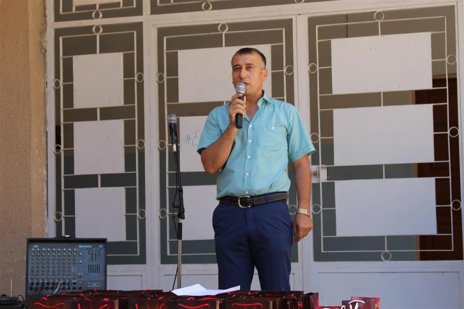 تكريم 67 متفوقاً في جامعة روج آفا