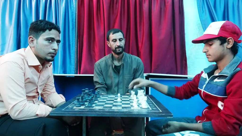 فريق السلام يتصدر بطولة