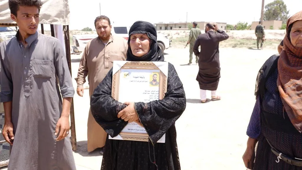 تقديم واجب العزاء لذوي أول شهيد في لجنة الشباب والرياضة بالرقة