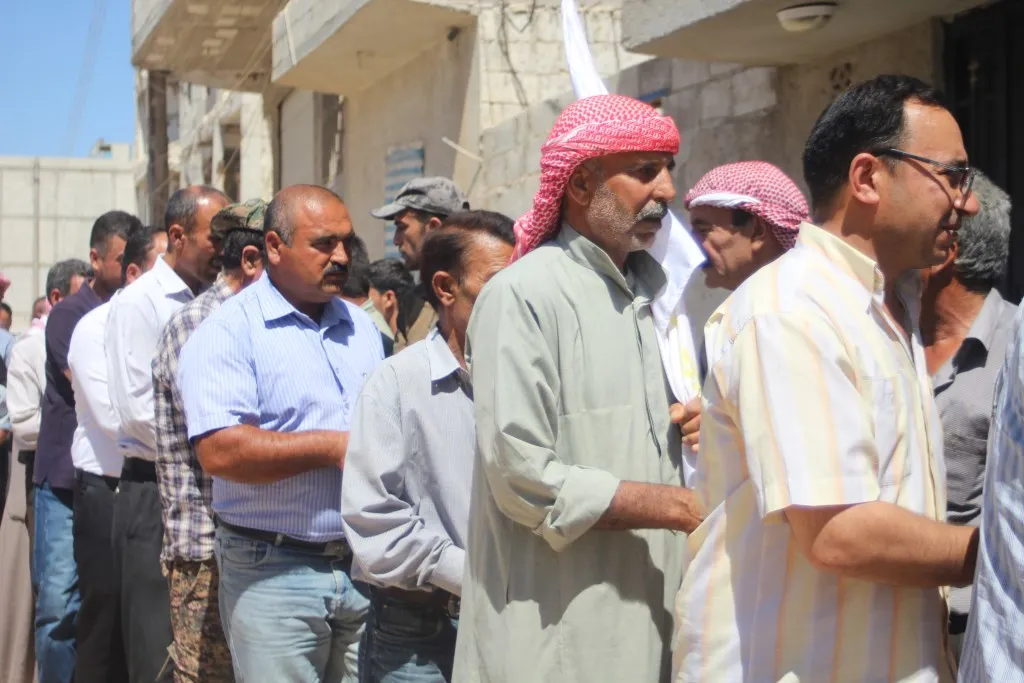 المئات يقدمون واجب العزاء لذوي الشهيد آكري زاغروس