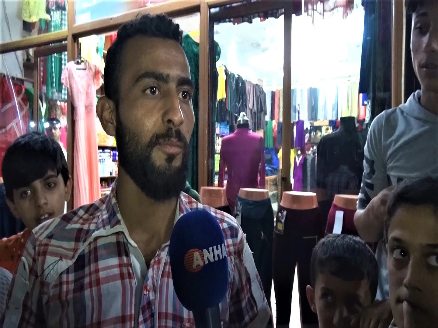 ANHA ترصد حركة السوق في الطبقة عشية العيد