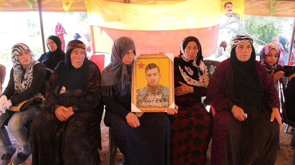 مراسم غيابية للشهيد شام حسكة المقاتل في صفوف وحدات الحماية