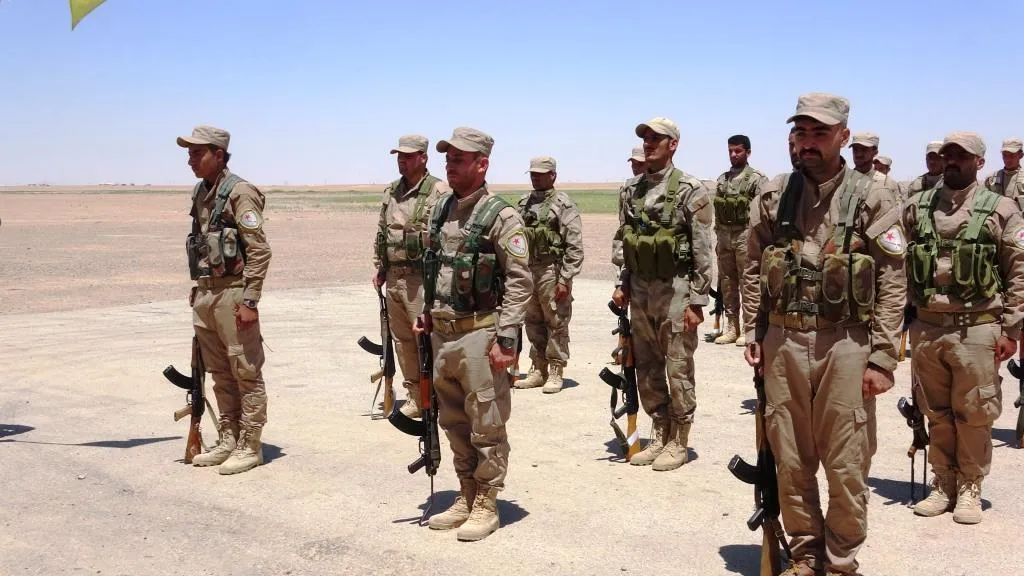 أهالي دير الزور يودعون شهيدين إلى مثواهما الأخير