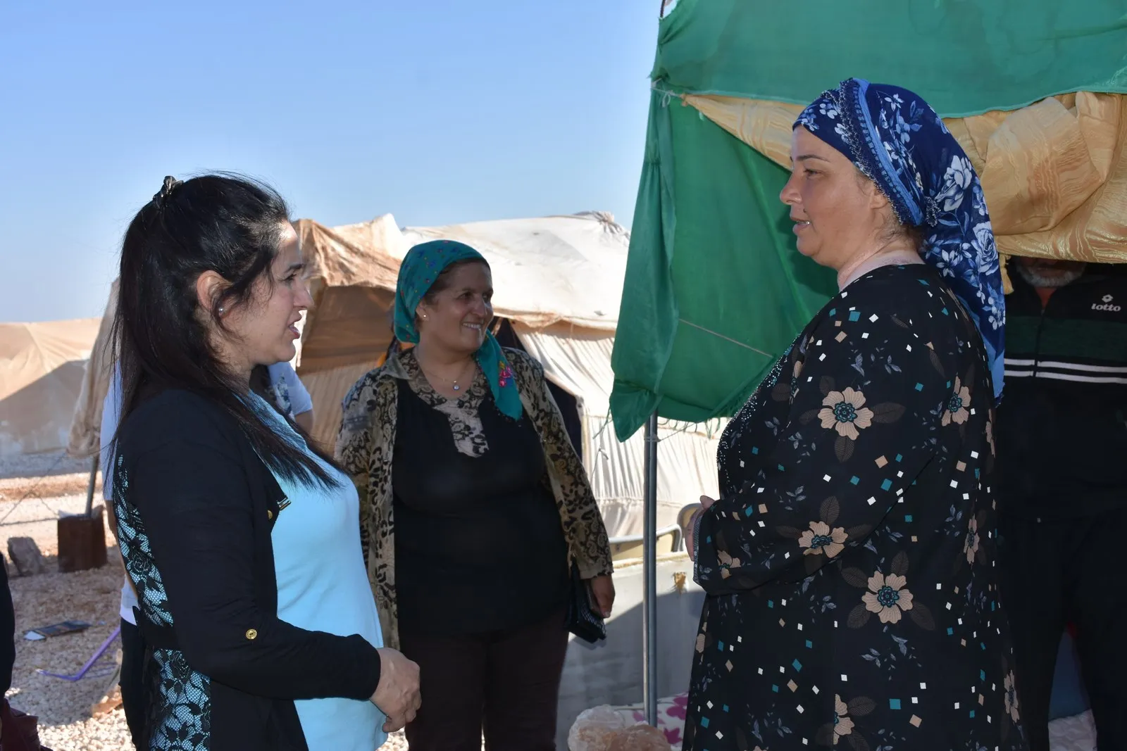 وفد لبناني يزور مخيم برخدان في الشهباء