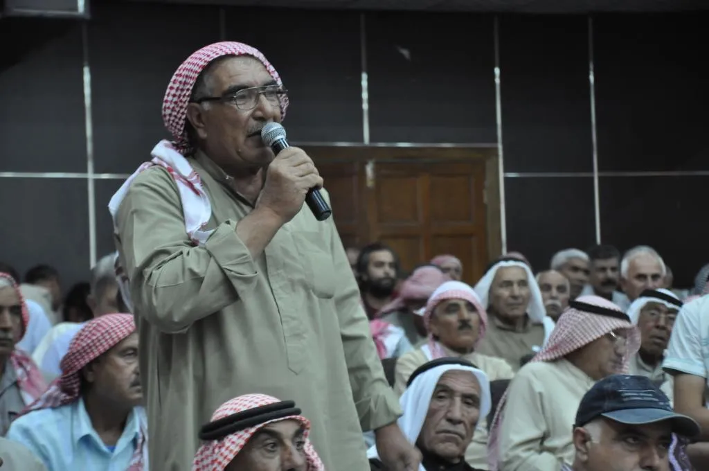 وجهاء وممثلون عن الحركات السياسية والمدنية يجتمعون لمناقشة قضايا اجتماعية