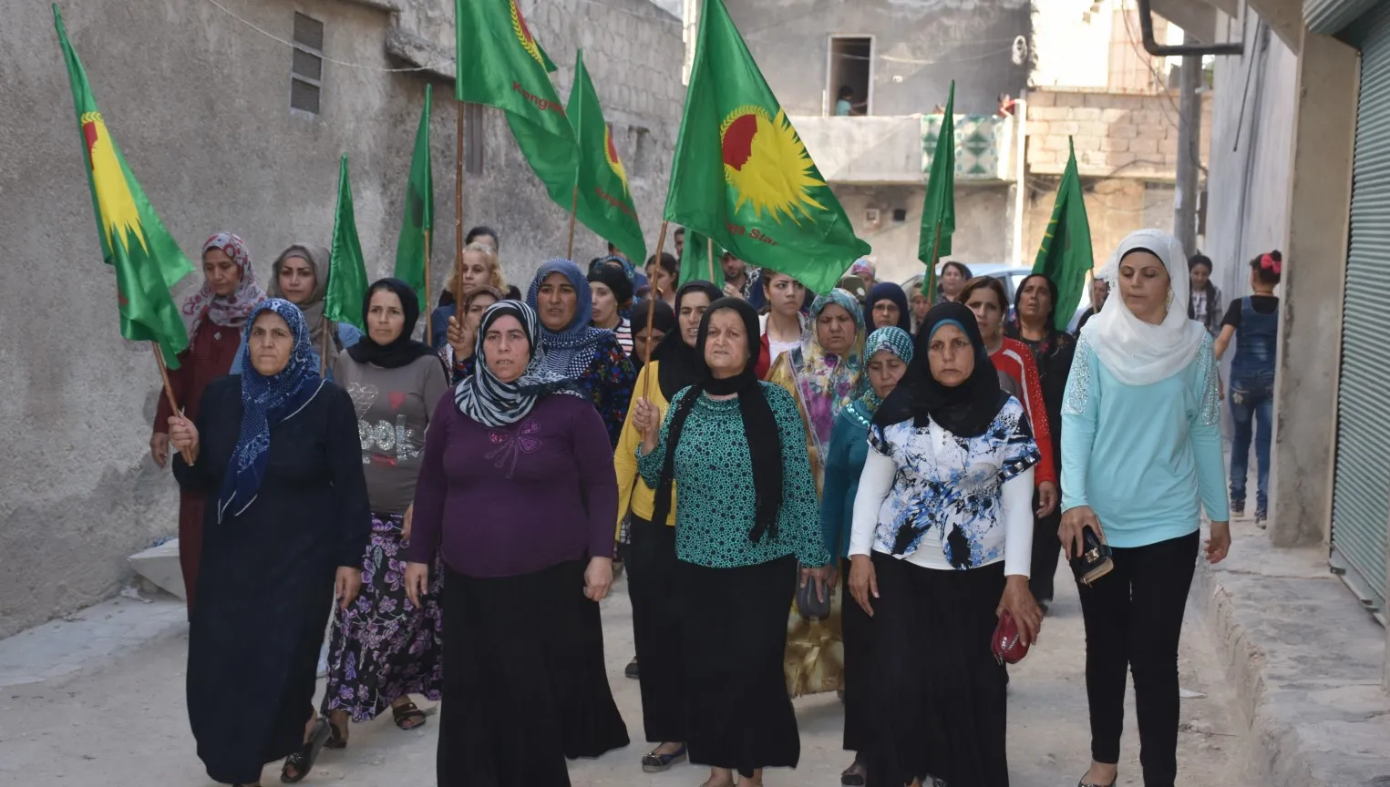 أهالي حلب يقدمون واجب العزاء لذوي الشهيد كندال عفرين