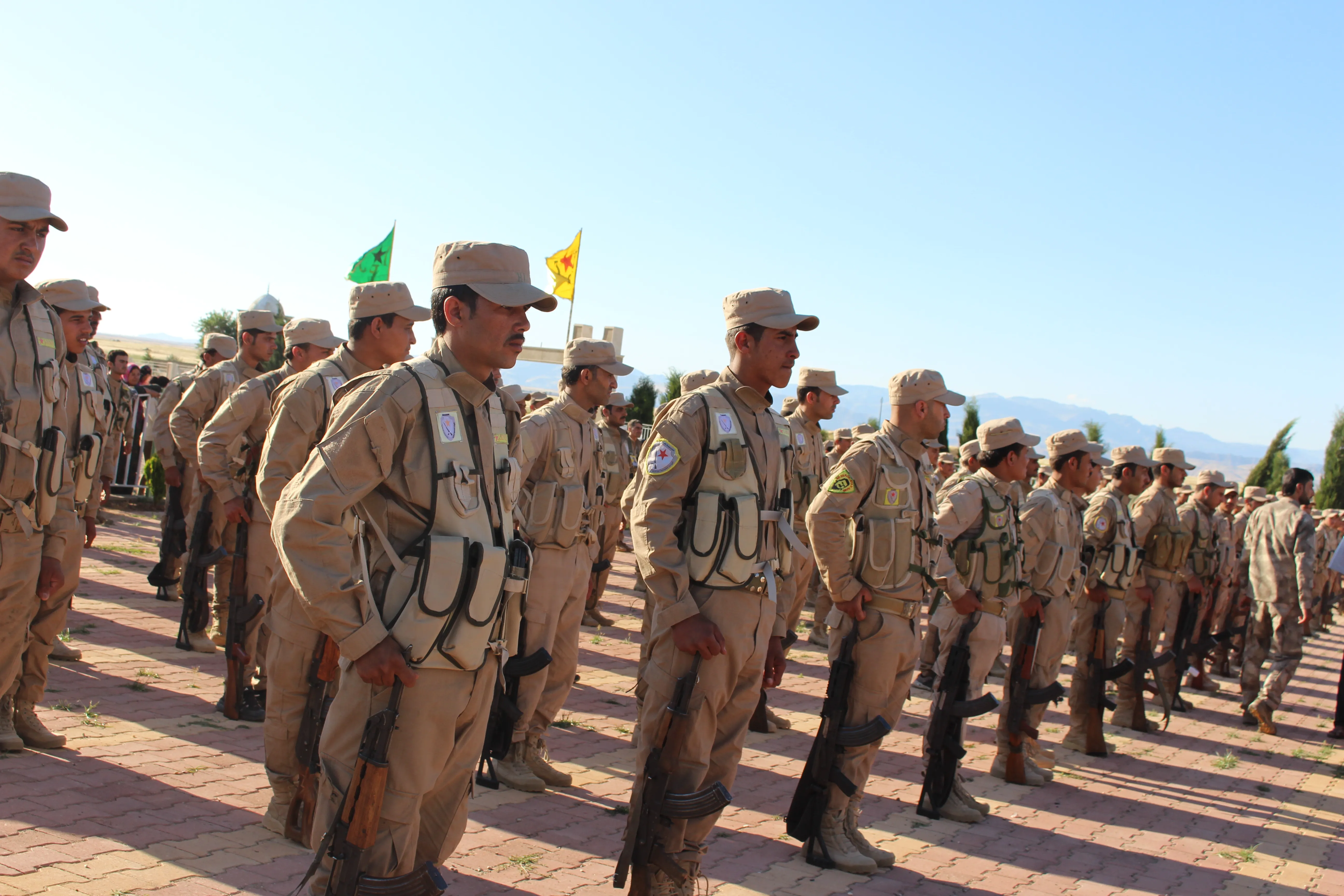 مراسيم تشييع للشهيد مزكين وغيابية للشهيد حسين الحسن في ديرك