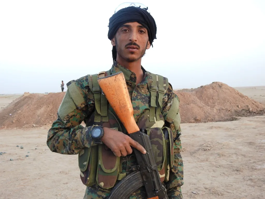 مقاتل عراقي ضمن قسد: أنا هنا لإعادة المعروف لوحدات حماية الشعب والمرأة 