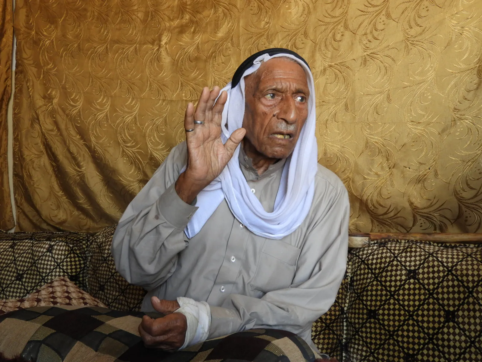 المعمّر ذو الـ 127 عاماً يتحدث عن حقبة العثمانيين ويكشف خفايا موت السفاح