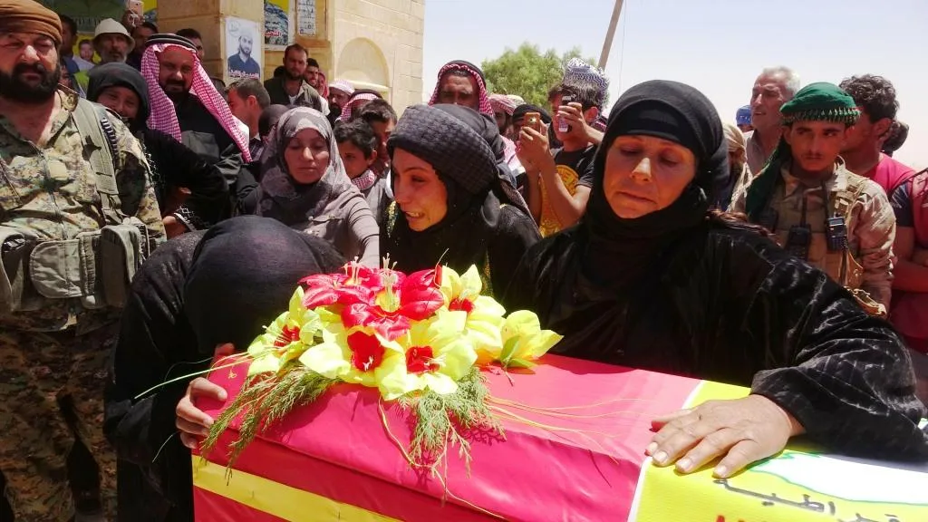 جثمان الشهيد صفوك يوارى الثرى في مزار الشهيد خضر الحمادة
