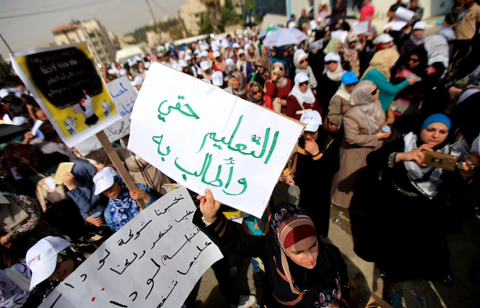 أزمة "الأونروا" .. خطة سياسية للتخلص من اللاجئين الفلسطينيين أم عجز مالي؟