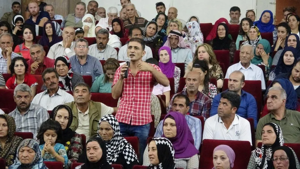 أهالي قامشلو يناقشون مشاكلهم الاجتماعية خلال اجتماع