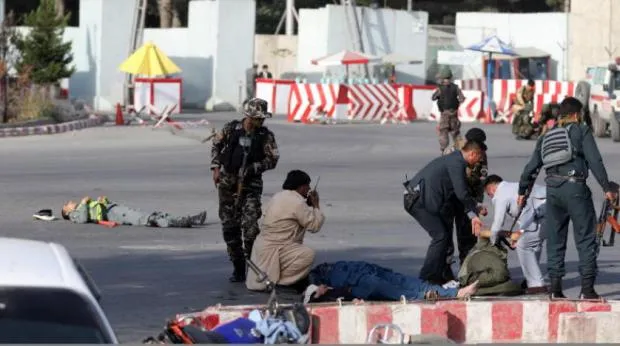 مقتل وإصابة 10 أشخاص في هجوم انتحاري قرب مطار كابول