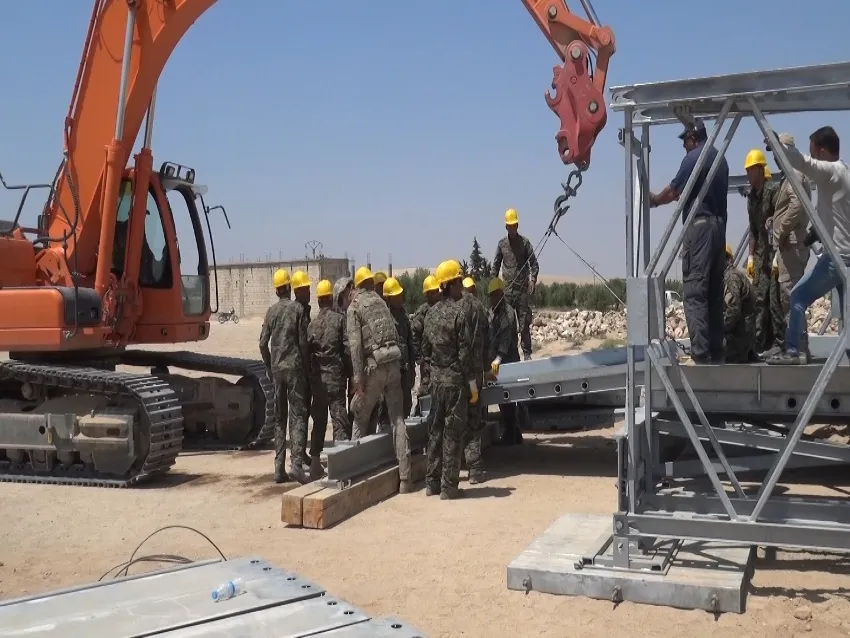 الكتيبة الهندسية تطلق أولى مشاريعها الخدمية في الطبقة