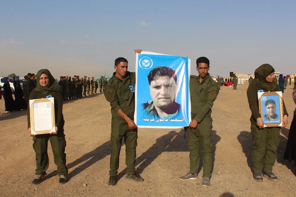 الطبقة تشيع جثمان عضو قوى الأمن الداخلي مأمون الهادي