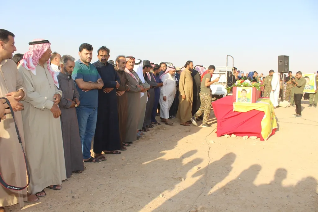 التأكيد على ضرورة تحرير عفرين خلال مراسم تشييع مقاتل في الطبقة