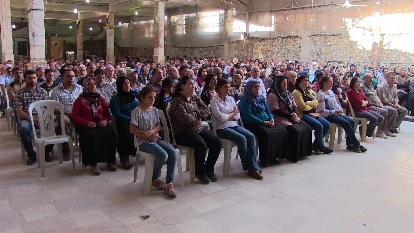اجتماع لشرح المستجدات السياسية لأهالي حلب