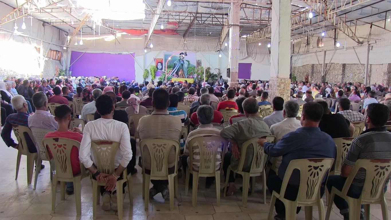 اجتماع لشرح المستجدات السياسية لأهالي حلب
