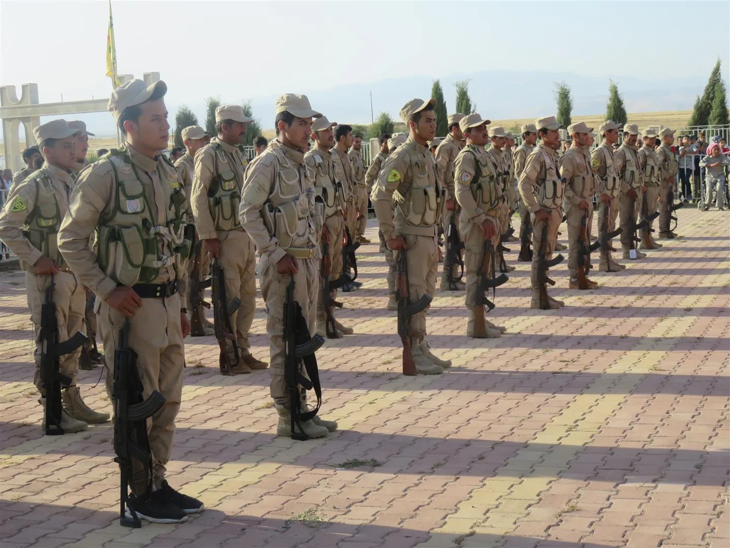 جثمان الشهيد رزكار دستان يوارى الثرى في مزار الشهيد خبات