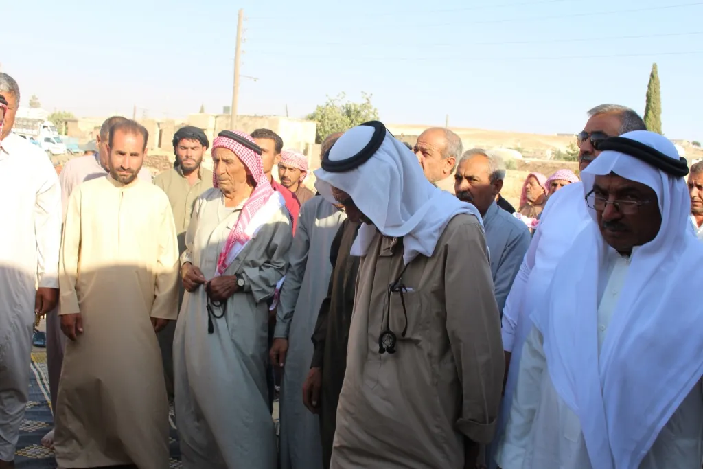 الإدارة المدنية الديمقراطية تستمع إلى مطالب الأهالي في قرية عوسجلي بريف مبنج