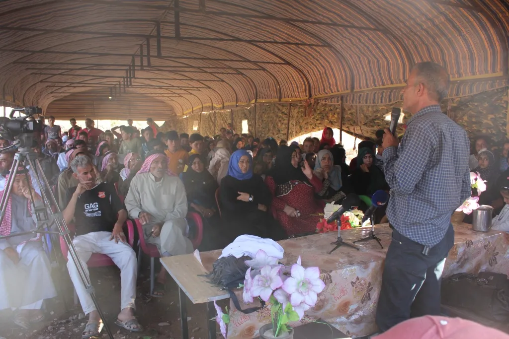 الإدارة المدنية الديمقراطية تستمع إلى مطالب الأهالي في قرية عوسجلي بريف مبنج