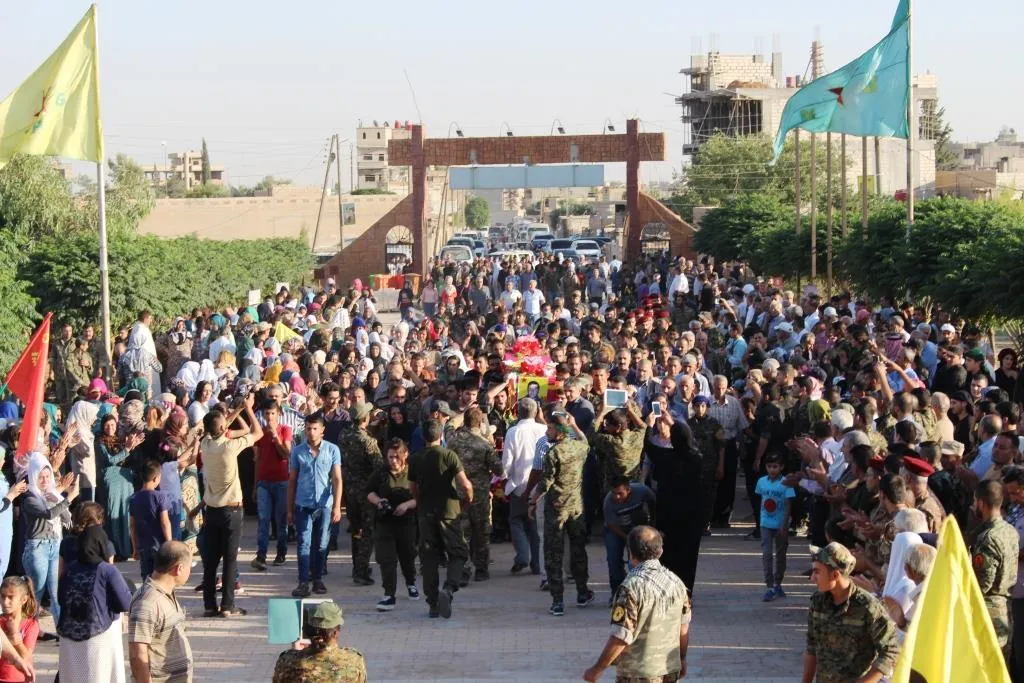 مئات المشيعين ودعوا جثمان الشهيد دفرم ماردين