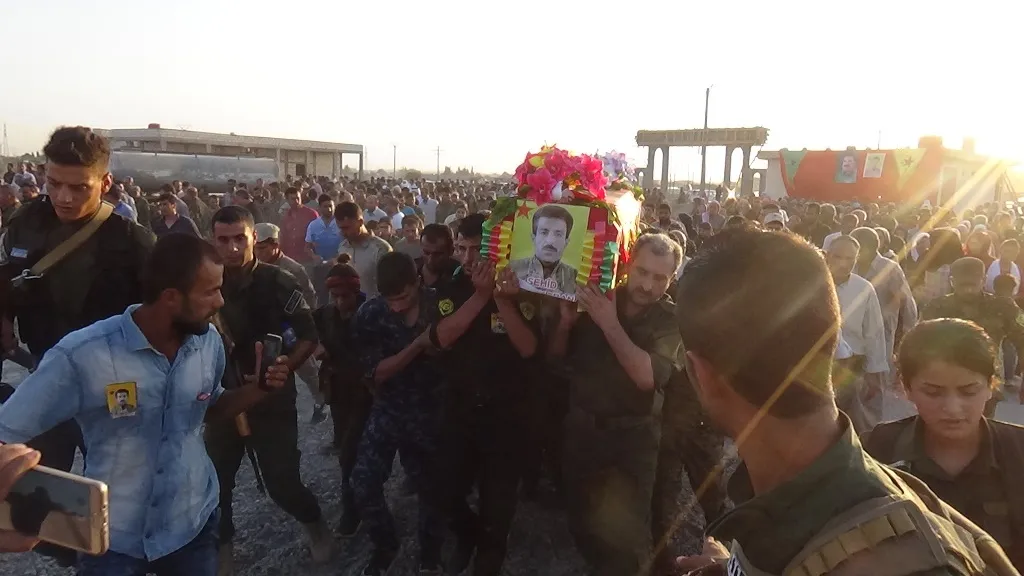 جثمان الشهيد آرام يوارى الثرى في سري كانية