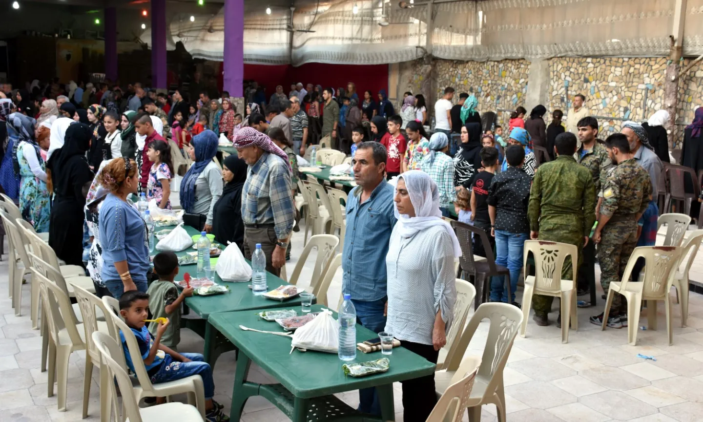 مأدبة لعوائل الشهداء في حلب كدعم معنوي بمناسبة حلول العيد