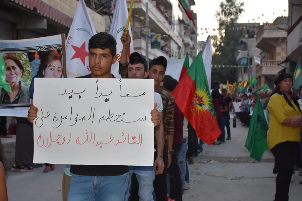 المرأة الشابة في حلب تنظم مسيرة للمطالبة بحرية القائد أوجلان