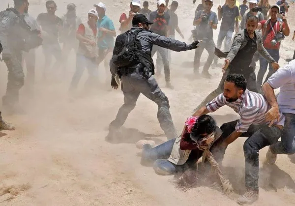 الخان الأحمر .. عنوان لمرحلة تقلق الفلسطينيين على قضيتهم