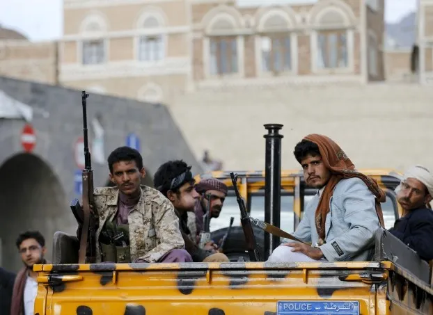 التحالف العربي يتقدم في جبهة صنعاء والحوثيون يستهدفون مواقع في الساحل الغربي