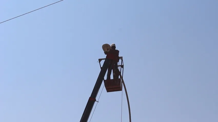 مع حلول الخريف... شوارع الطبقة منارة