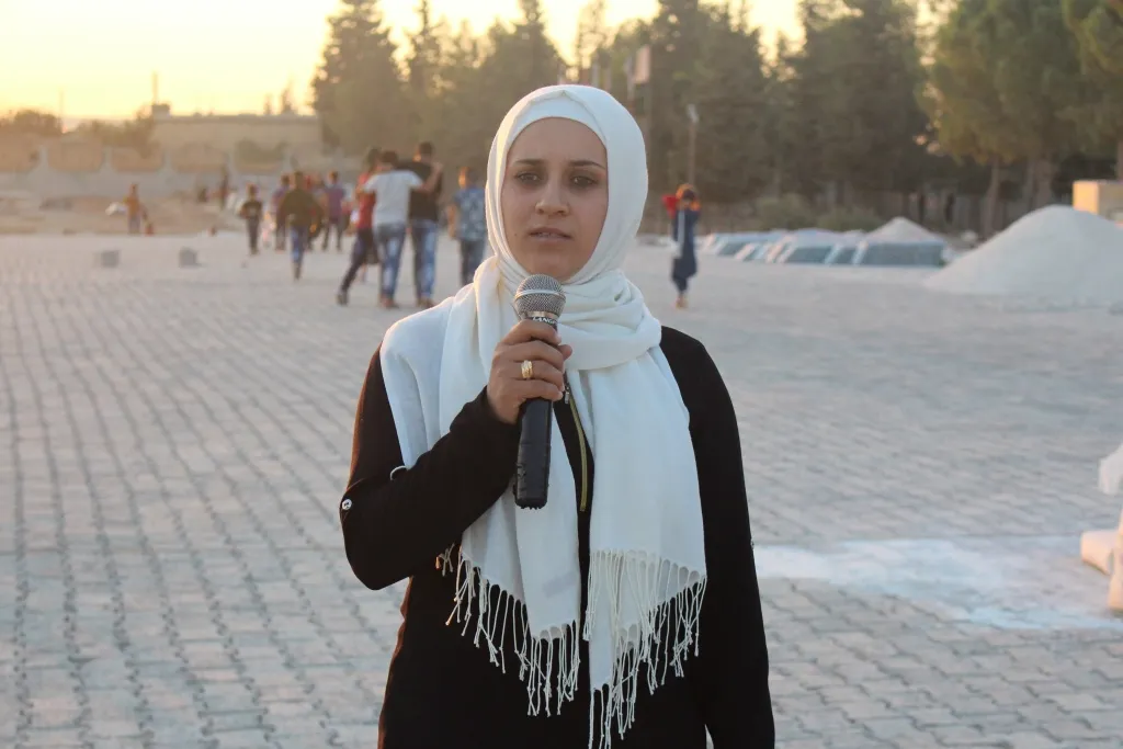 خلال زيارة أضرحة الشهداء أهالي منبج يؤكدون مضيهم على خطا الشهداء