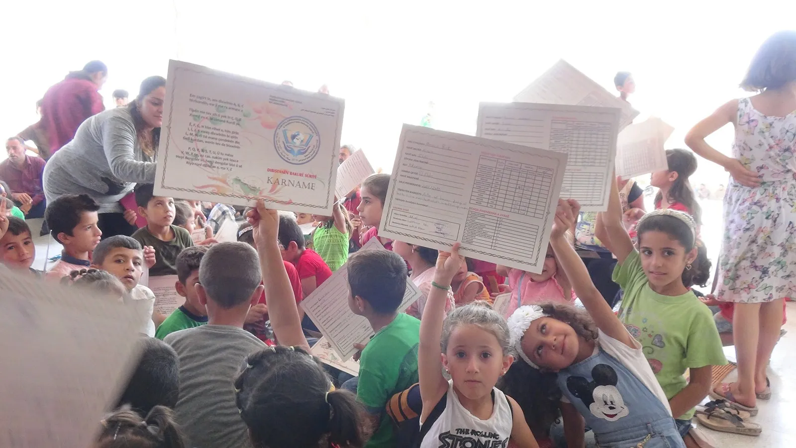طلبة عفرين يحتفلون بمناسبة انتهاء العام الدراسي