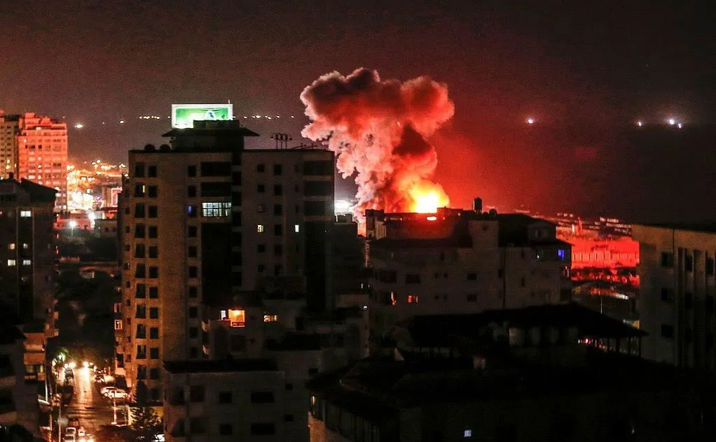 غارات على غزة والفصائل ترد: فقدان 3 فلسطينيين – تم التحديث