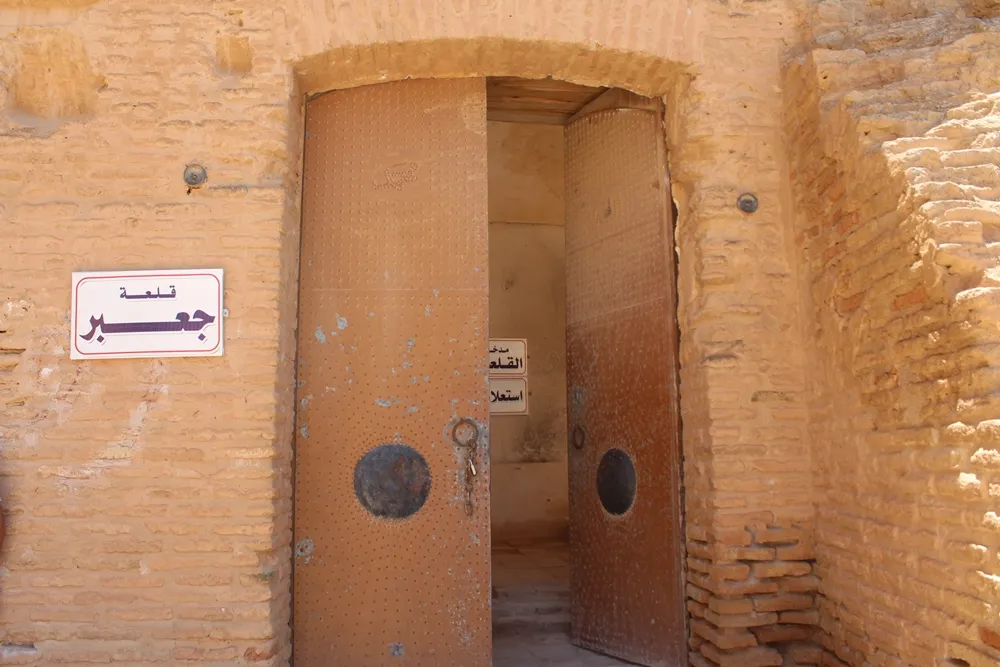 قلعة جعبر لوحة تتربع بين الماء والصحراء
